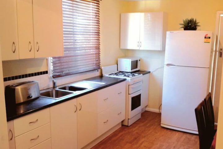 The other unitʼs kitchen, with a different layout.